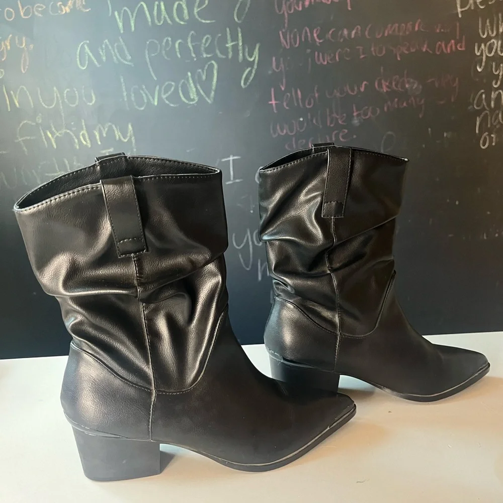 Size 7 YRU faux leather slouchy cowboy boots! - Picture 3 of 5